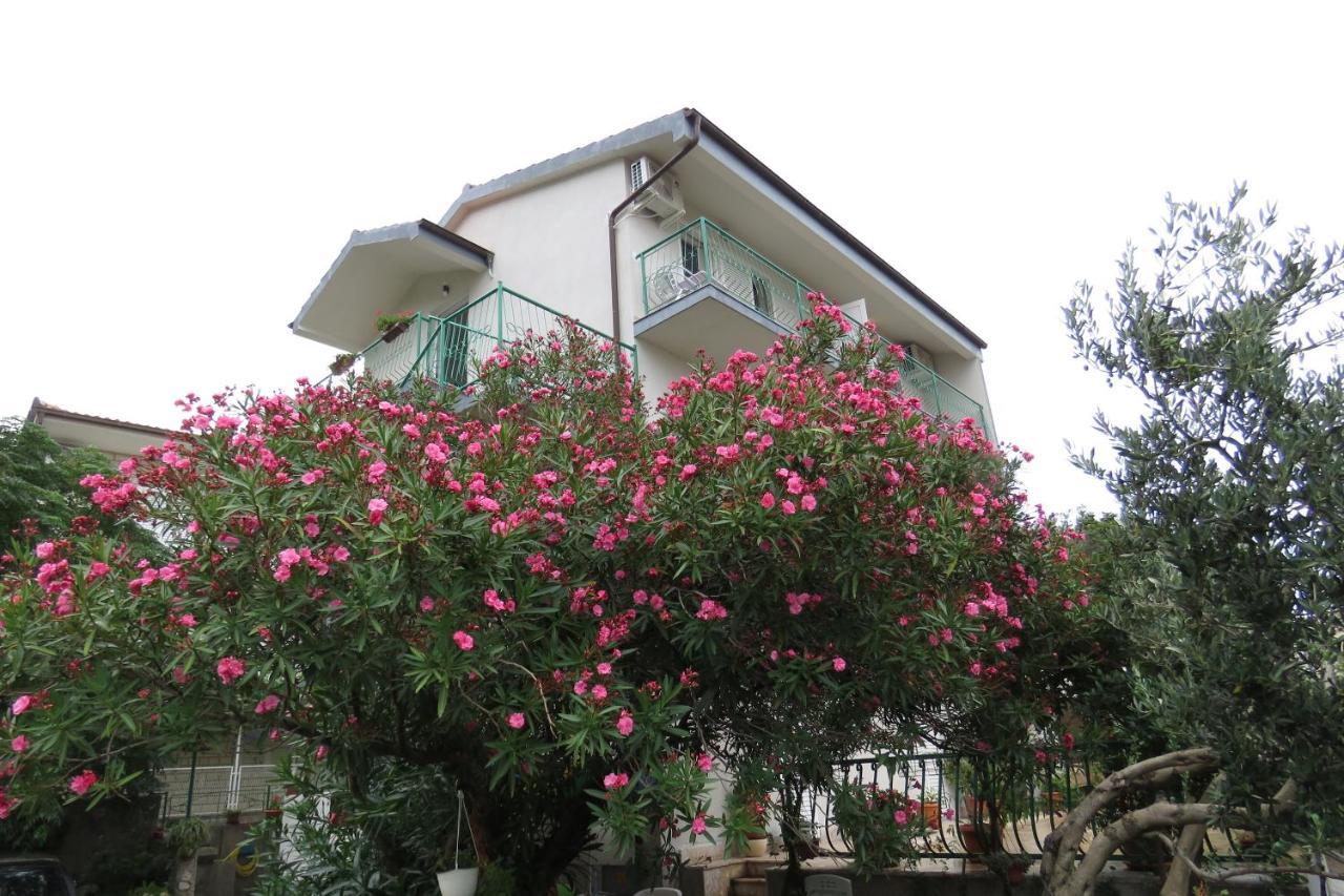 Apartments Caleta Baška Voda Екстериор снимка