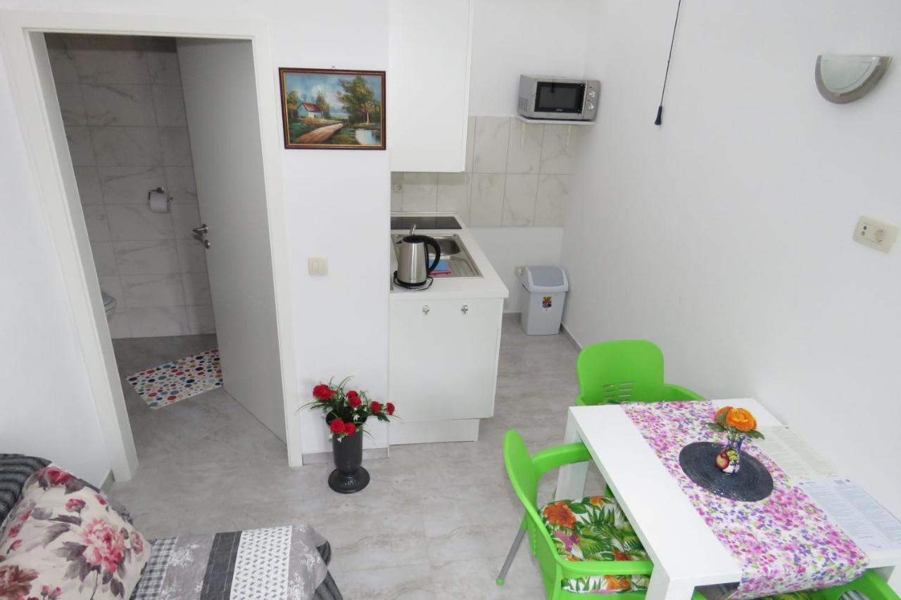 Apartments Caleta Baška Voda Екстериор снимка